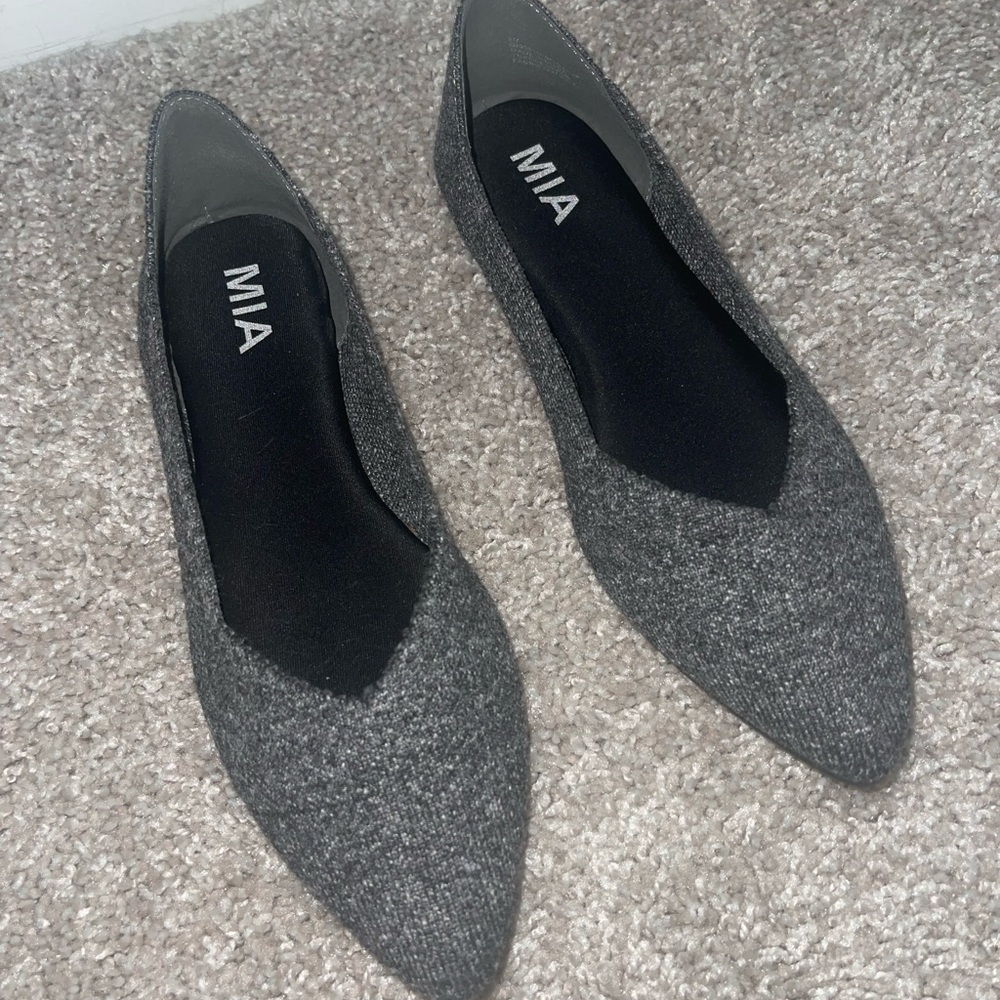 Mia flats, gray size 8